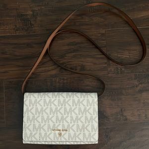 New Michael Kors Jet Set Wallet/Phone Crossbody